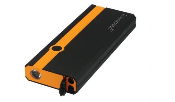 Externí nabíjecí baterie s kapacitou 8000mAh s funkcí nastartování vozidla a svítilnou pro snazší obsluhu i za šera či tmy. 